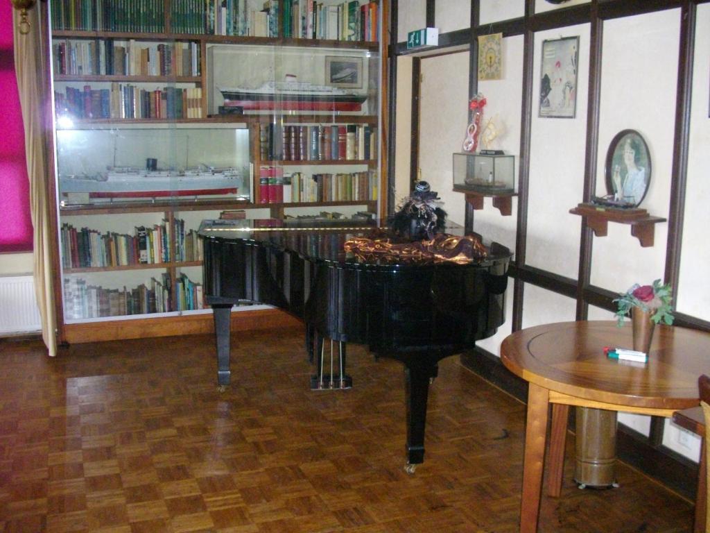 De Oude Schouw Hotel Jirnsum Ngoại thất bức ảnh