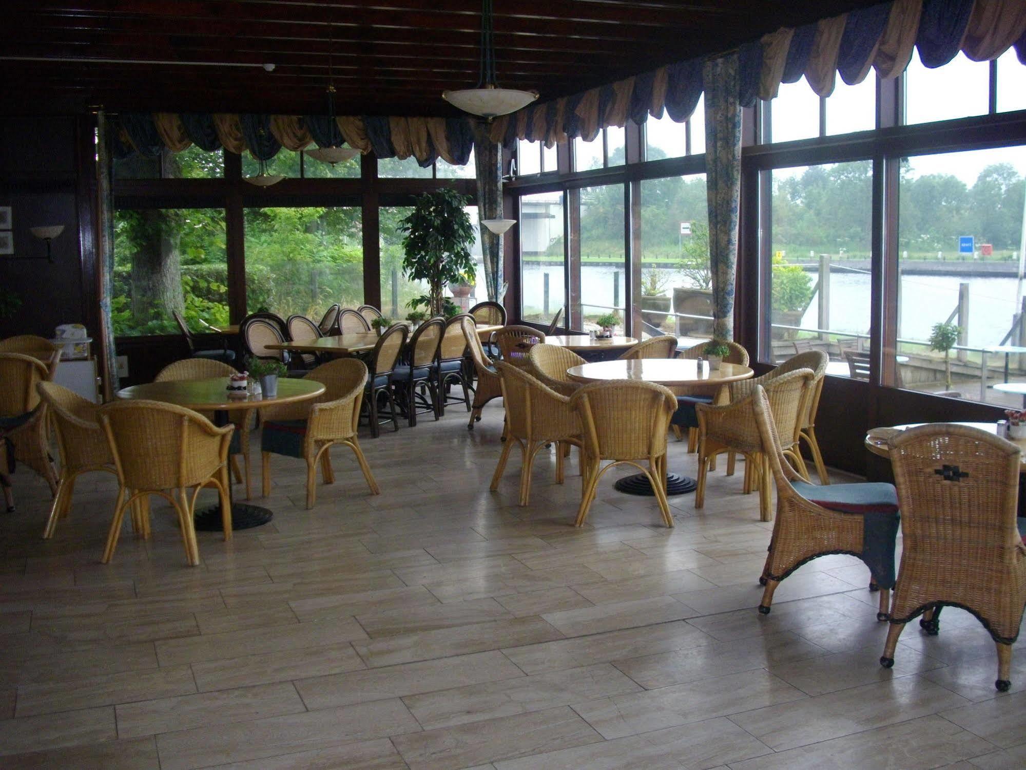 De Oude Schouw Hotel Jirnsum Ngoại thất bức ảnh